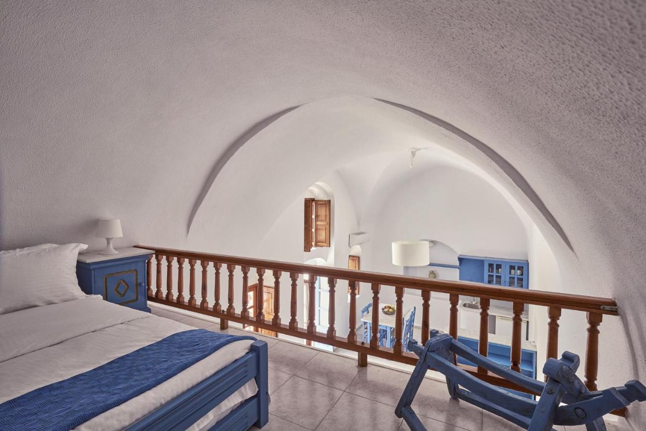 Amphitheater Cave Houses Fira  Zewnętrze zdjęcie