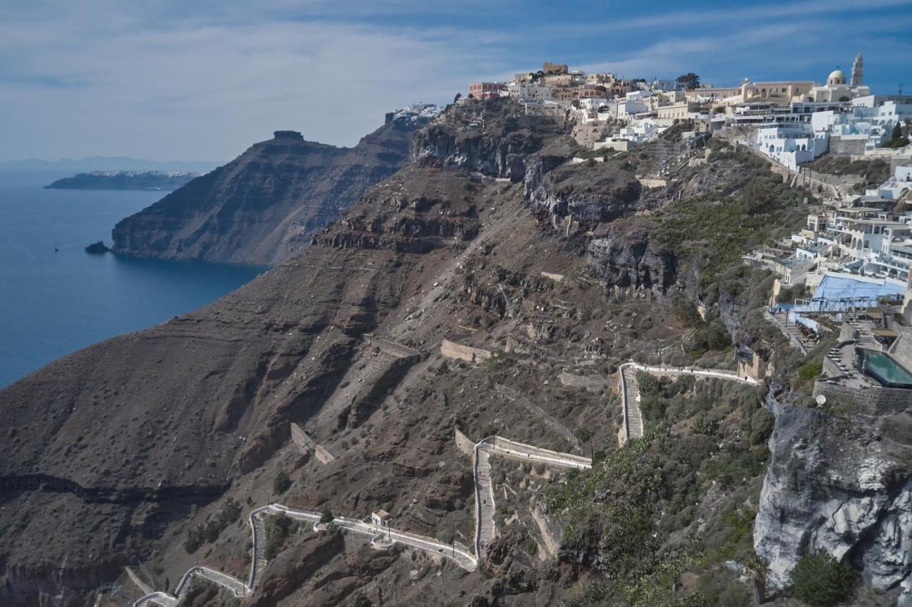 Amphitheater Cave Houses Fira  Zewnętrze zdjęcie